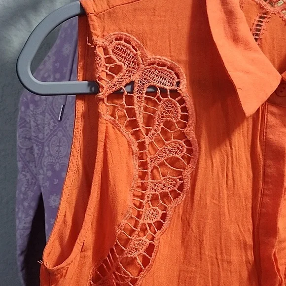 ARYN K sleeveless blouse 👚 - Picture 7 of 10